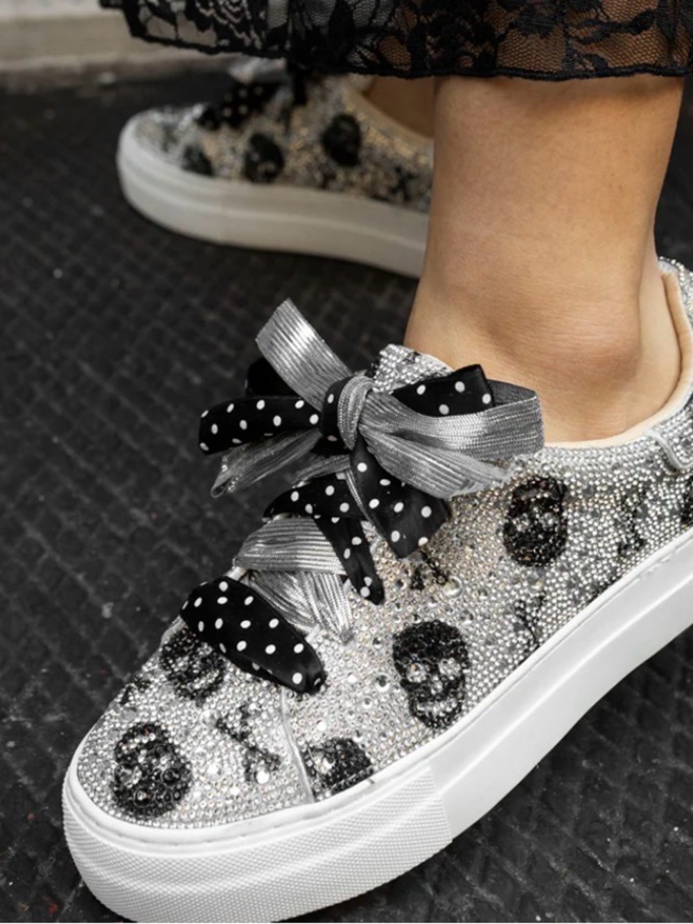 Betsy Johnson SIDNY All-Over Rhinestone SKULLS Platform Sneakers Size 8.5